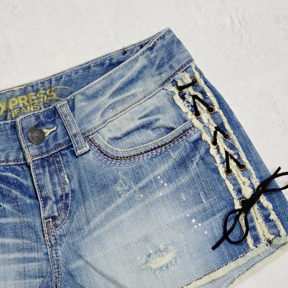Express Corset Lace-Up Denim Shorts – Light Wash Distressed Jean Cutoffs 2 NWOT - Picture 4 of 8